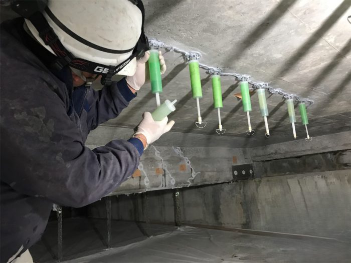 IPH工法（コンクリート構造物の内圧充填接合補強工法）のイメージ1