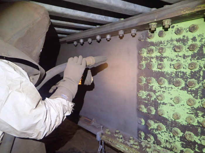 循環式ブラスト工法（橋梁・鋼構造物等の塗装工事における素地調整工法）のイメージ1