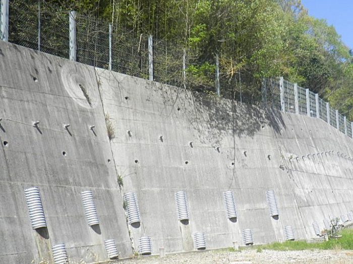 ストロンガー⼯法（既設落⽯防護柵補強⼯法）のイメージ1